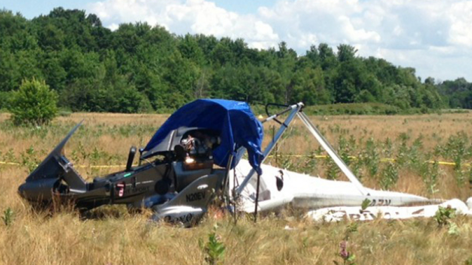 V Uhelné na Jesenicku havarovalo letadlo, zavadilo o elektrické vedení