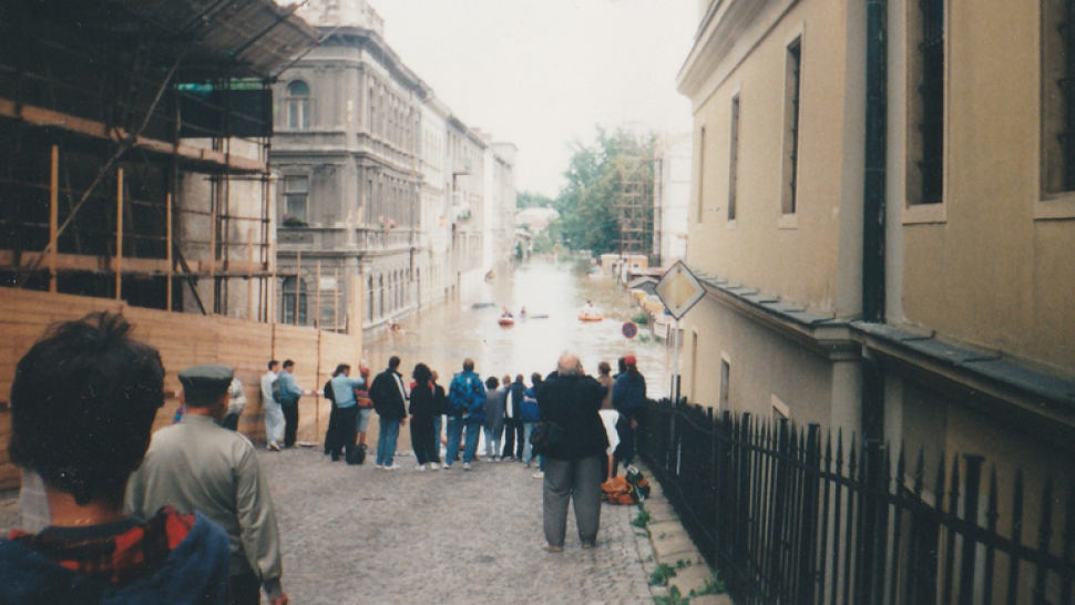 Dvacet let od povodní: V Olomouci vzniká pamětní stěna z autentických fotografií