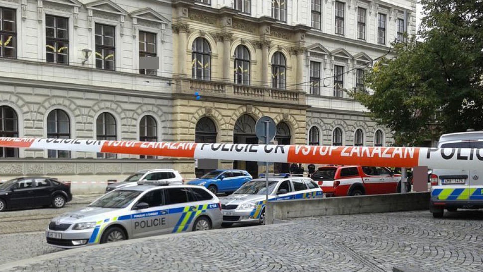Na ZŠ Komenium v Olomouci je hlášena bomba, proběhla evakuace dětí