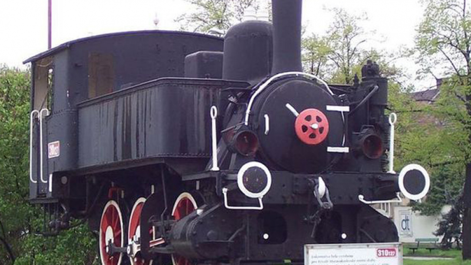 Historická lokomotiva se z prostějovského nádraží je pryč, odvezli ji do muzea