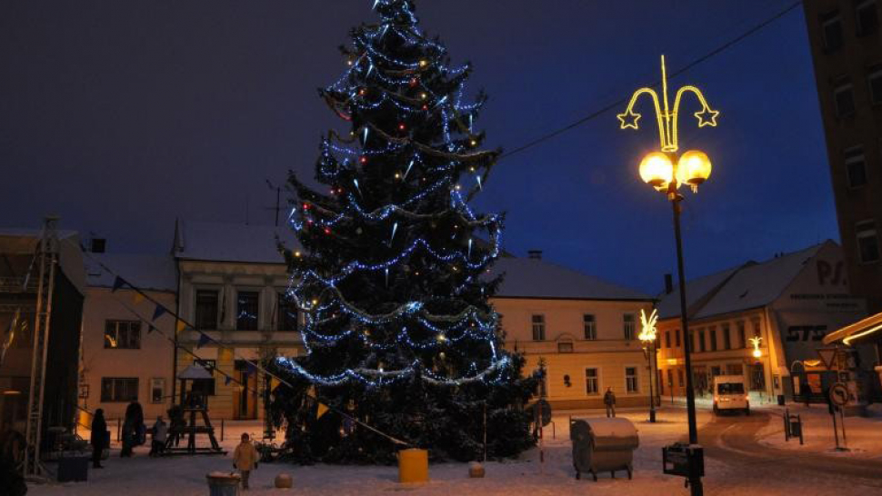 Vánoční strom v Přerově má jméno. Jmenuje se Matyášek! 