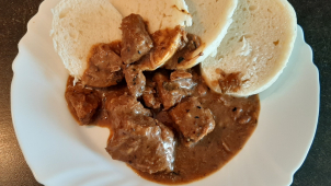 Co dobrého k obědu? A co třeba hovězí guláš!