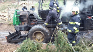V Pavlově na Šumpersku hořel nakladač dřeva