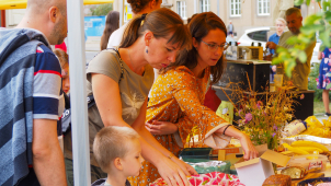 Hudba, smích i vynikající jídlo! Sousedská slavnost začala