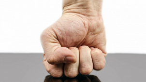 Útočník zlomil své oběti nos, hrozí mu tři roky vězení