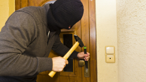 Nebudete na Silvestra doma? Dobře ho zabezpečte!