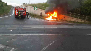 Po nárazu hořelo auto, řidiče už nezachránili