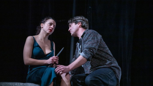 Divadelní novinka se Sašou Rašilovem již příští týden na letní scéně v parku!