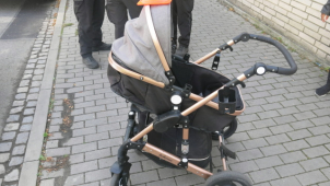 Řidiče v Prostějově zebra nezastaví. Srazili i matku s kočárkem