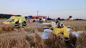 U Nového Malína spadlo malé letadlo, piloti přežili