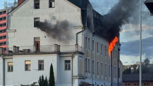 Hasiči zachránili dvacet lidí, deset se ale zranilo