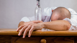 Pitný režim dodržovali pitím alkoholu