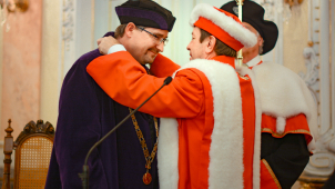 Rektor Univerzity Palackého uvedl do funkce dva nové děkany