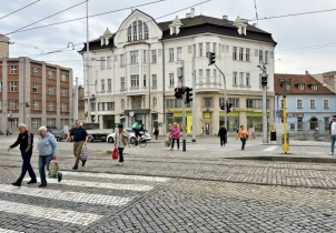 Dvě křižovatky mají propojené semafory