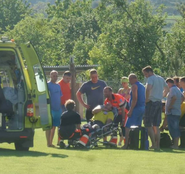 Na fotbale v Drahanovicích napadli hráči rozhodčího, prý byl škrcen