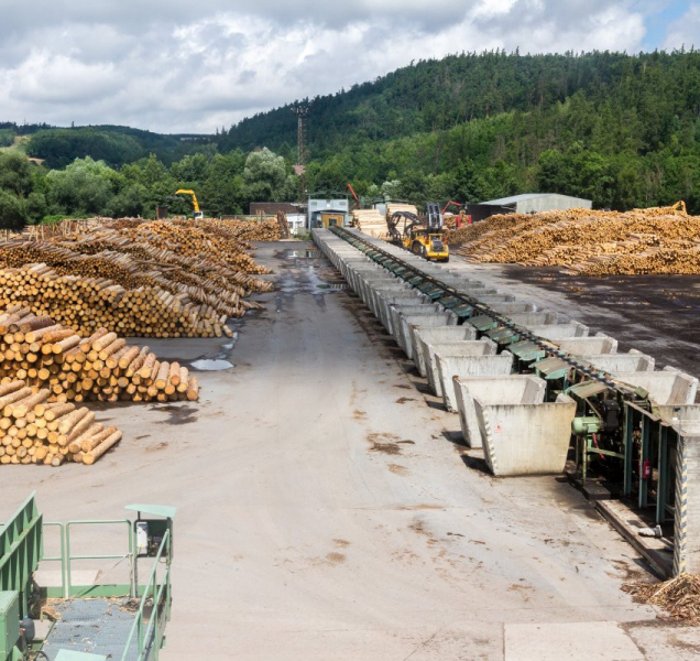 Z pily v Ptenském Dvorku zamířilo dřevo na pomoc jižní Moravě