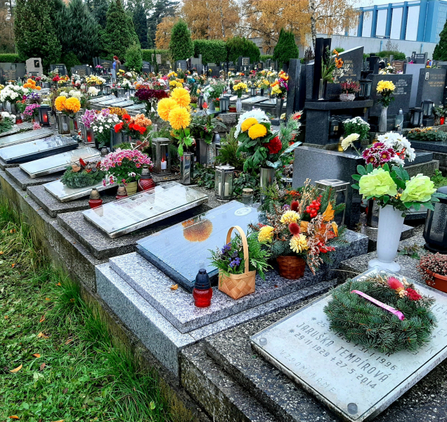 Strážníci lidem radí, jak se chovat na dušičky