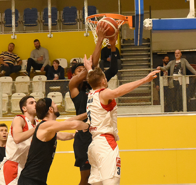 BK REDSTONE se trápil v útoku, Ústí toho využilo