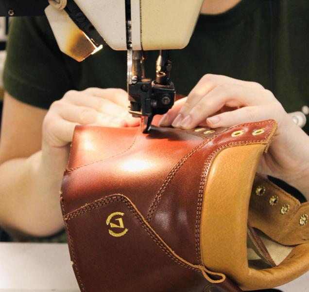 Jak se ručně vyrábí pořádné boty? Přijďte se podívat