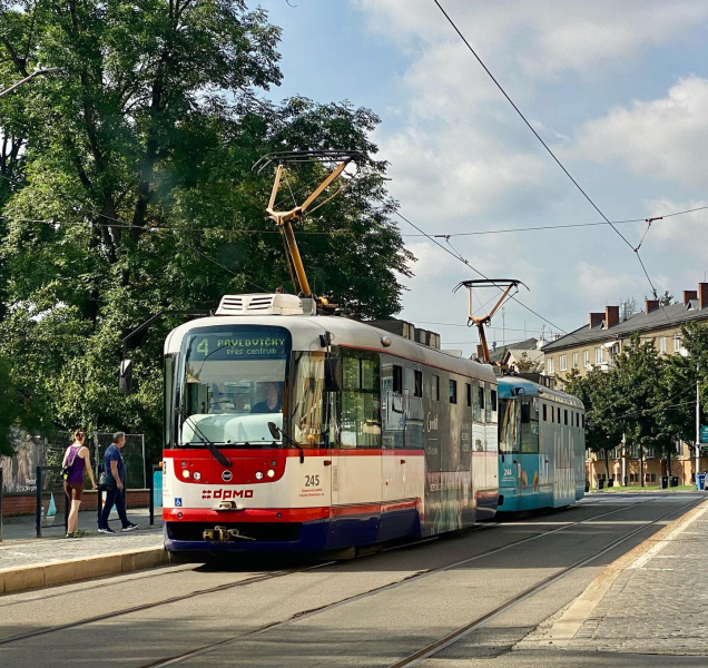 Kvůli poškozené trati se mění doprava do Pavloviček