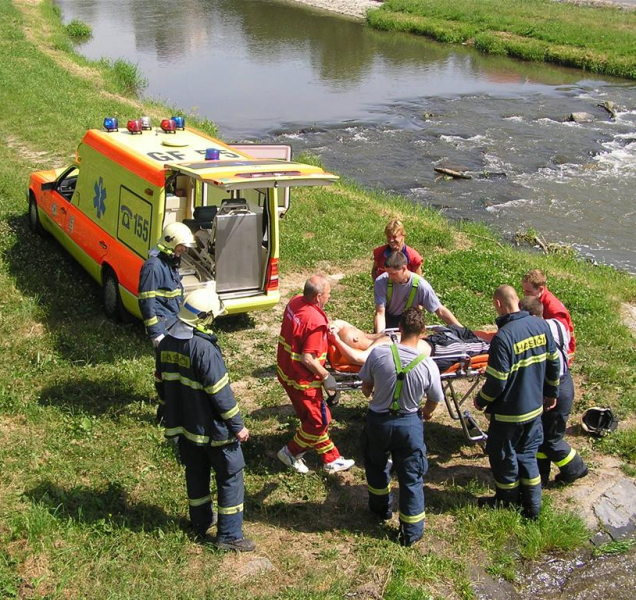 Dva utonulí. Jeden muž zahynul v lomu, druhý se utopil na Poděbradech