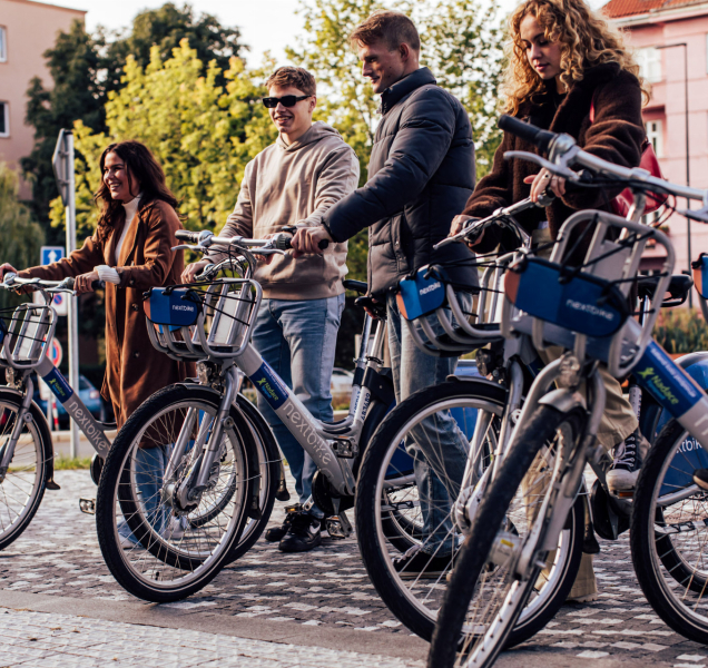 Anketa: Mají být v Olomouci k dispozici sdílená kola a koloběžky?