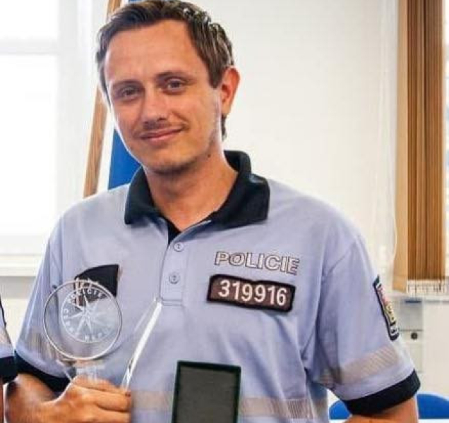 Policista mimo službu zneškodnil v Šumperku muže s nožem