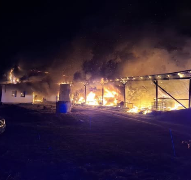 Plameny zachvátily stodolu i část rodinného domu