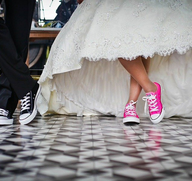 Účast na svatbě se muži výrazně prodražila