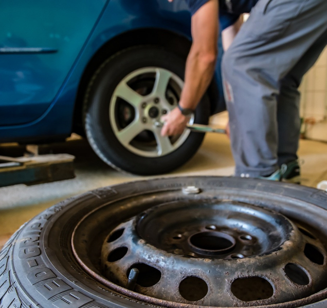 Řidiči, už máte přezuto na zimní pneu? Máte jen pár dnů!