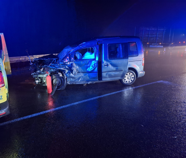 Další úmrtí na silnici! Srážka osobáku a nákladního auta