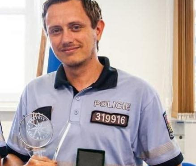 Policista mimo službu zneškodnil v Šumperku muže s nožem