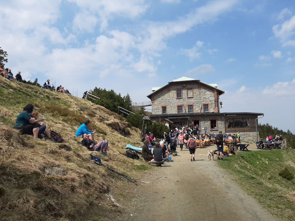 Do Jeseníků míří davy turistů, nemocnice ošetřují více případů