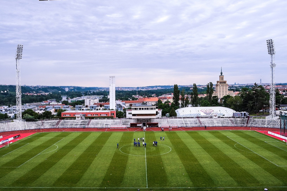 Majitel Dukly Praha doufá, že se fotbal ponaučí