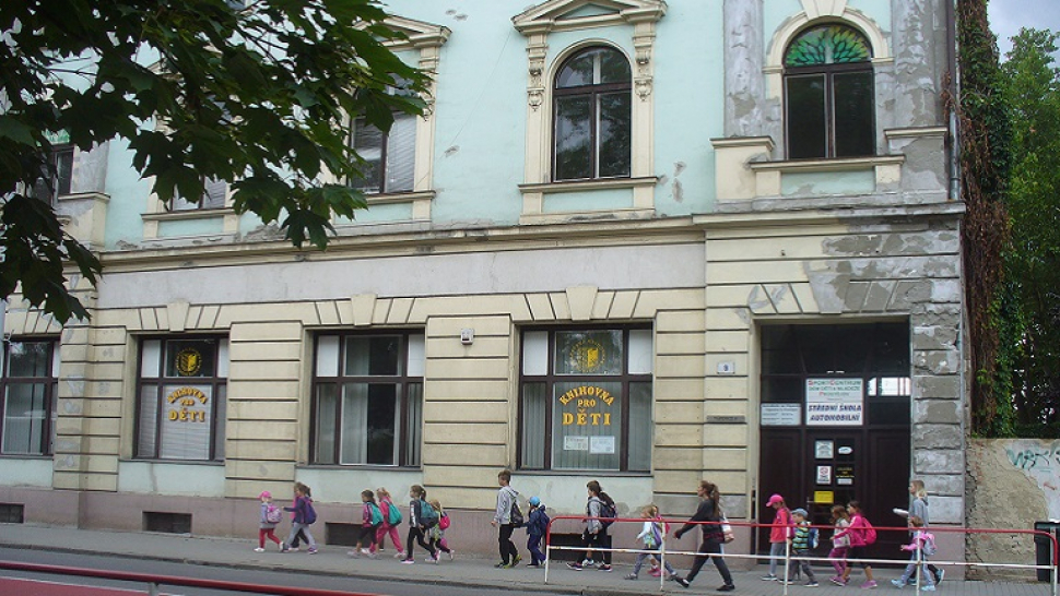 Stavbu tělocvičny v areálu domu dětí a mládeže v Prostějově doprovází otazníky