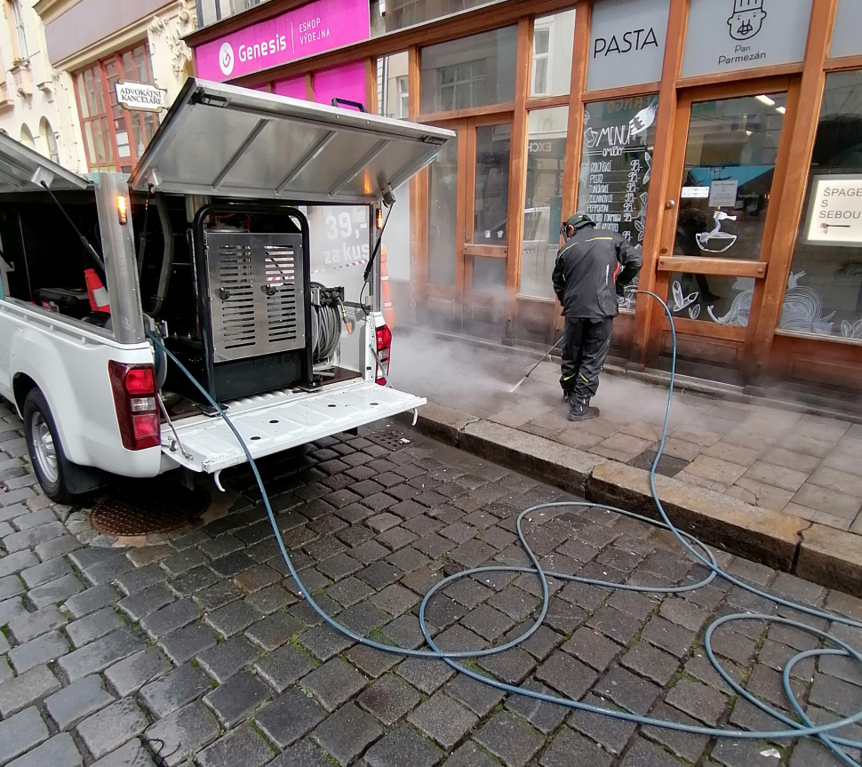 Olomouc využívá parní čistič i k úklidu v centru města