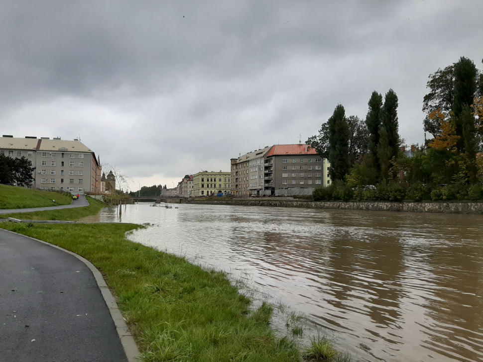 Povodí Moravy: Na většině toků po kulminaci hladina klesá