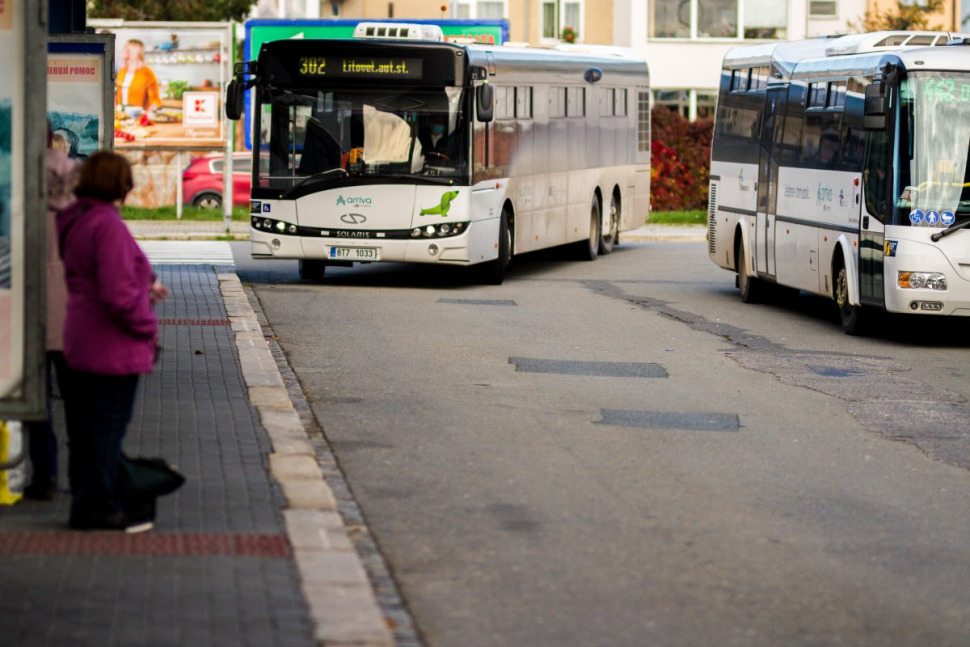 Autobusy objednávané krajem přejdou na prázdninové jízdní řády