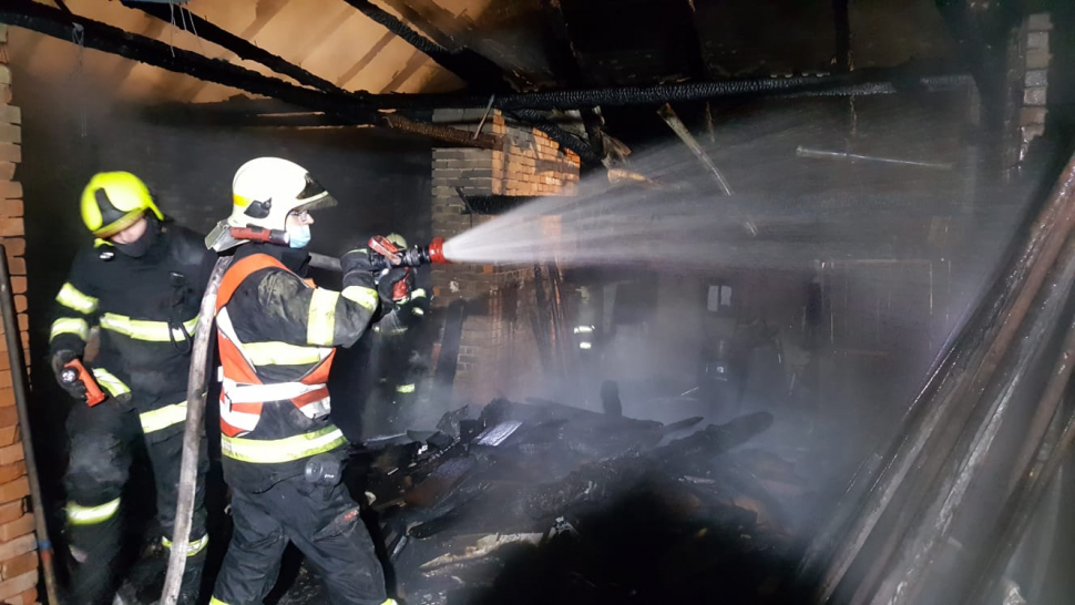 V Kunčicích hořela část domu a kůlna
