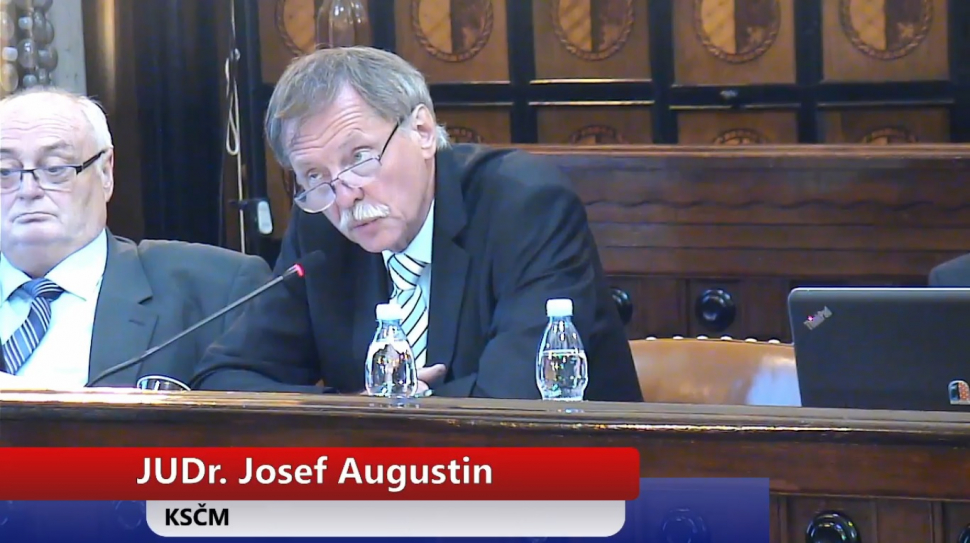 Pravomocný rozsudek nad komunistou Augustinem: měl by odejít ze zastupitelstva?