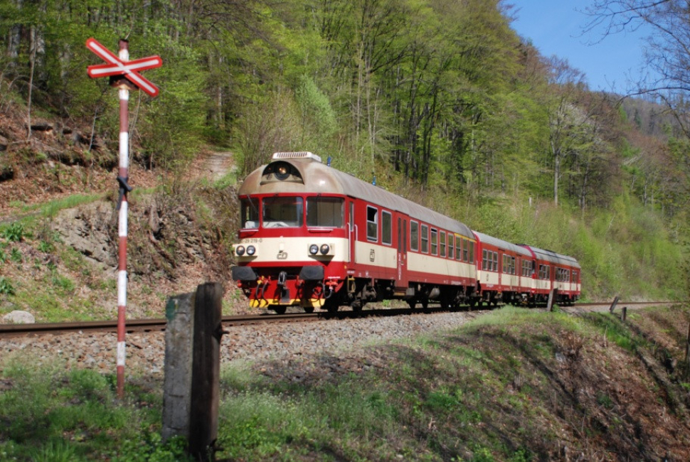Konec výluky: Na trať mezi Olomouc a Šternberk se vrací vlaky