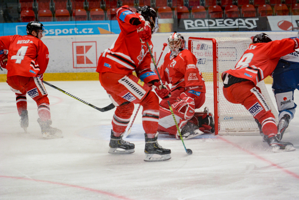 Hokejisté HC Olomouc doma nestačili na Pardubice