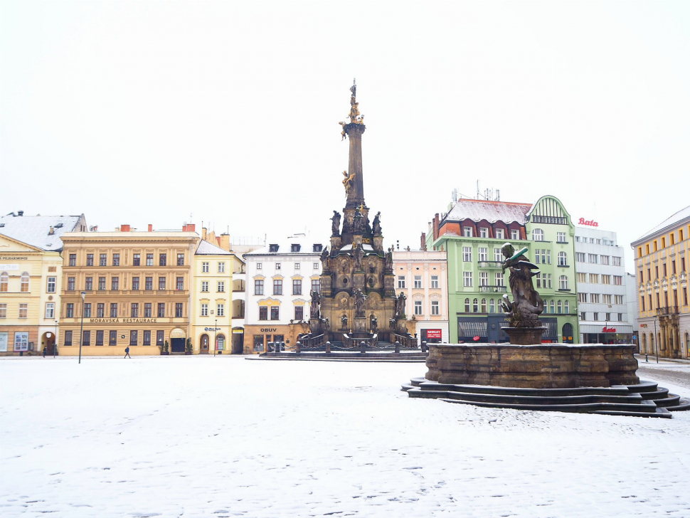 Olomouc během noci pocukroval sníh