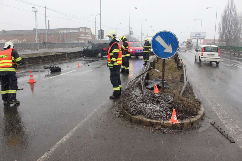 V Tovární došlo k nehodě, policisté hledají svědky