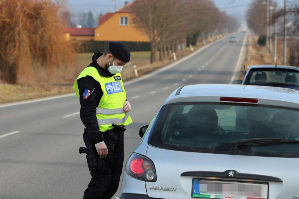 Týden v uzavřených okresech: Řidiči nás chápou, říkají policisté