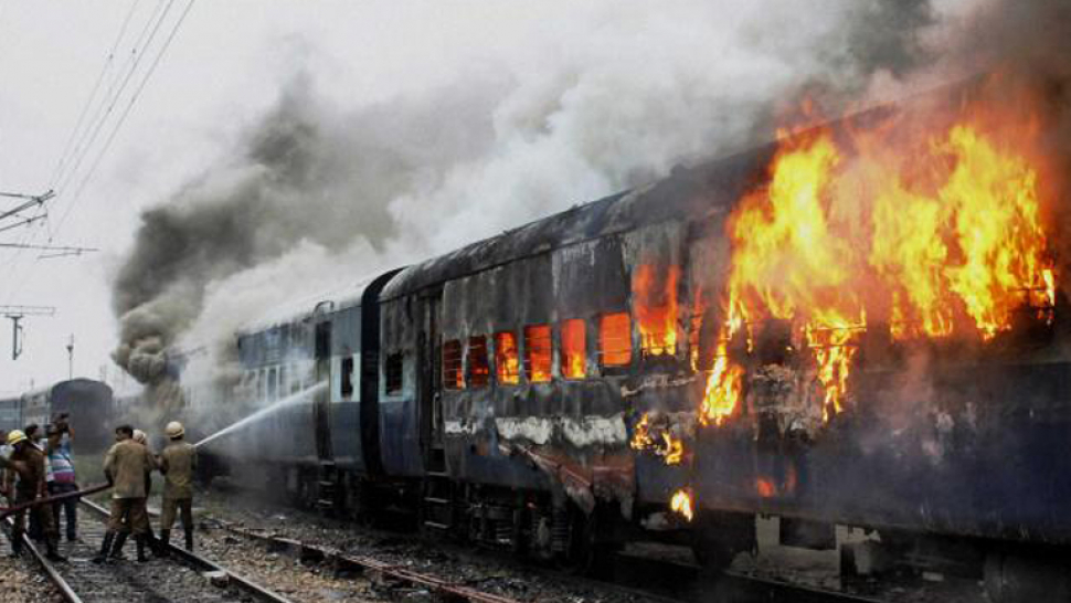 Na trati z Ostravy do Brna vzpál vlak, požár prý vzniknul na toaletě