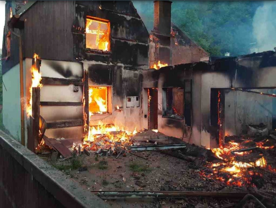 FOTO: V Hynčině na Zábřežsku vyhořel neobydlený dům