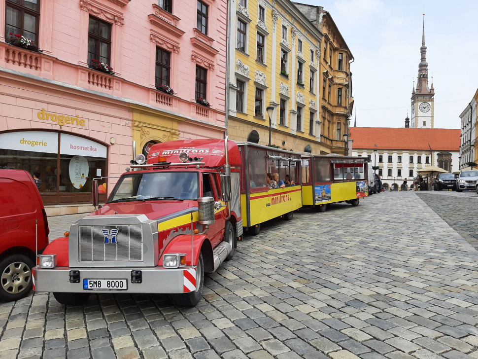 Turistický vláček opět jezdí v ulicích Olomouce