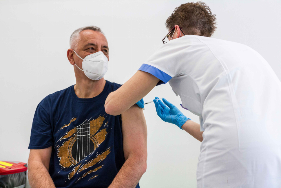 Očkování v kraji pokračuje, první dávku dostal i hejtman Suchánek