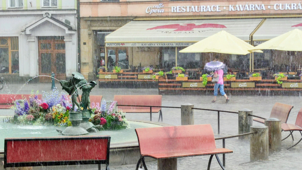 Meteorologové varují před bouřlivou nedělí v Olomouci